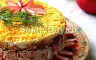 Салат с крабовыми палочками и яблоком слоями по классическому рецепту