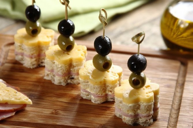канапе с оливками