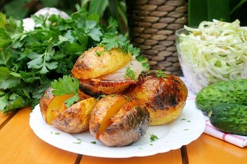 картошка на мангале целиком на решетке