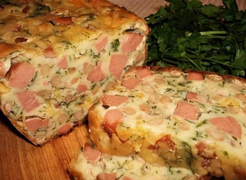 кекс с колбасой