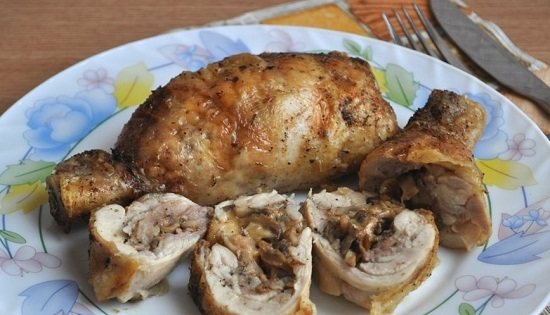 Окорок куриный в духовке в фольге, фаршированный грибочками