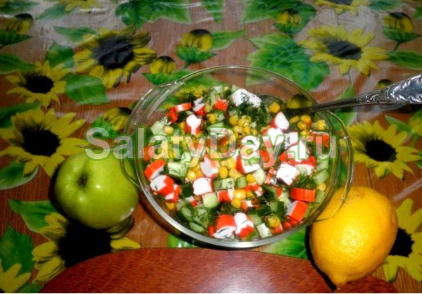 Салат с крабовыми палочками и яблоком без майонеза