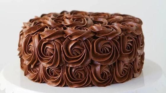Торт, покрытый шоколадным кремом