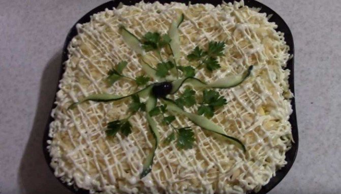 Вкусный и простой рецепт салата со свининой и сыром